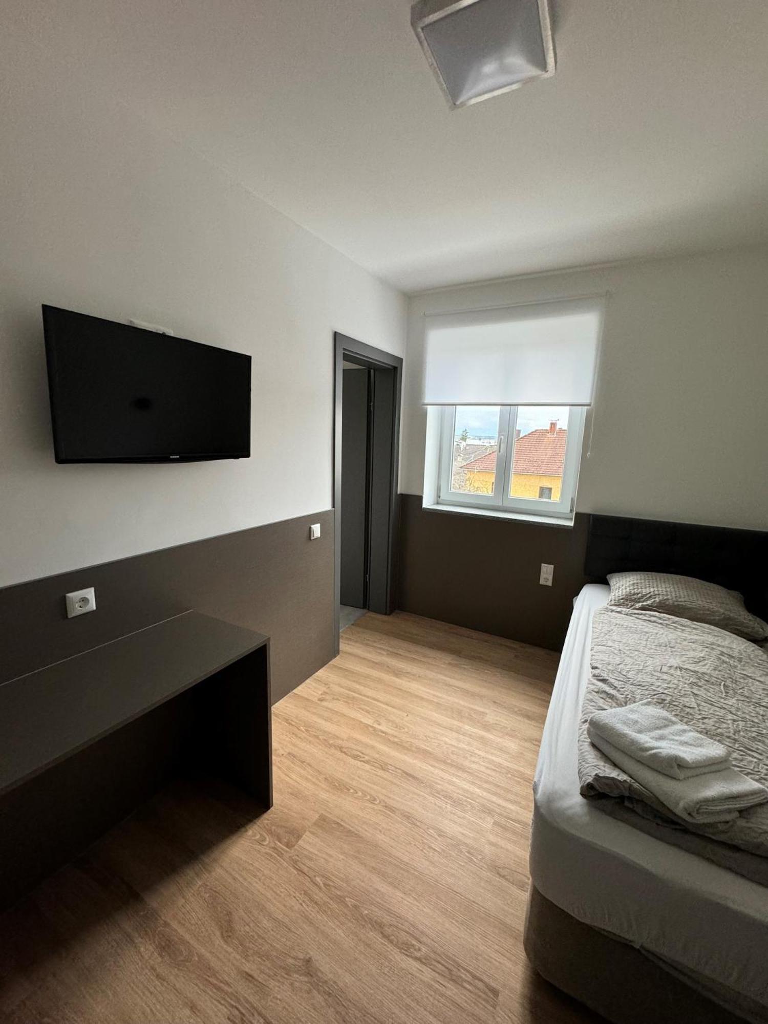 F Hotel 24H Check-In Hörsching Екстериор снимка