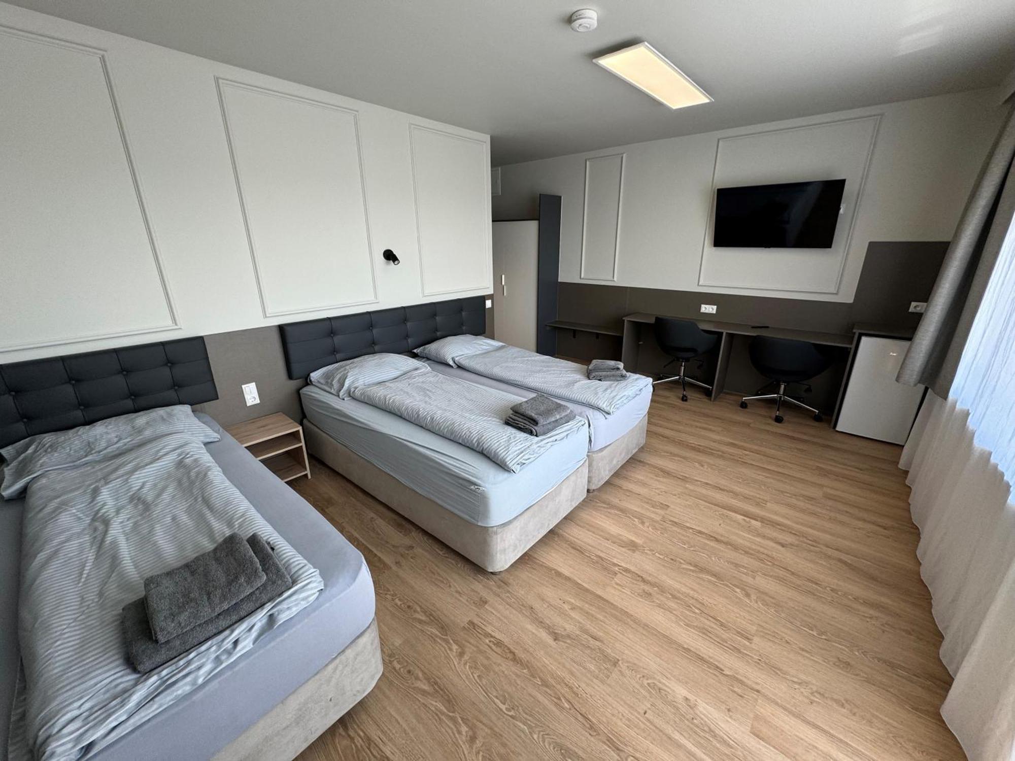 F Hotel 24H Check-In Hörsching Екстериор снимка