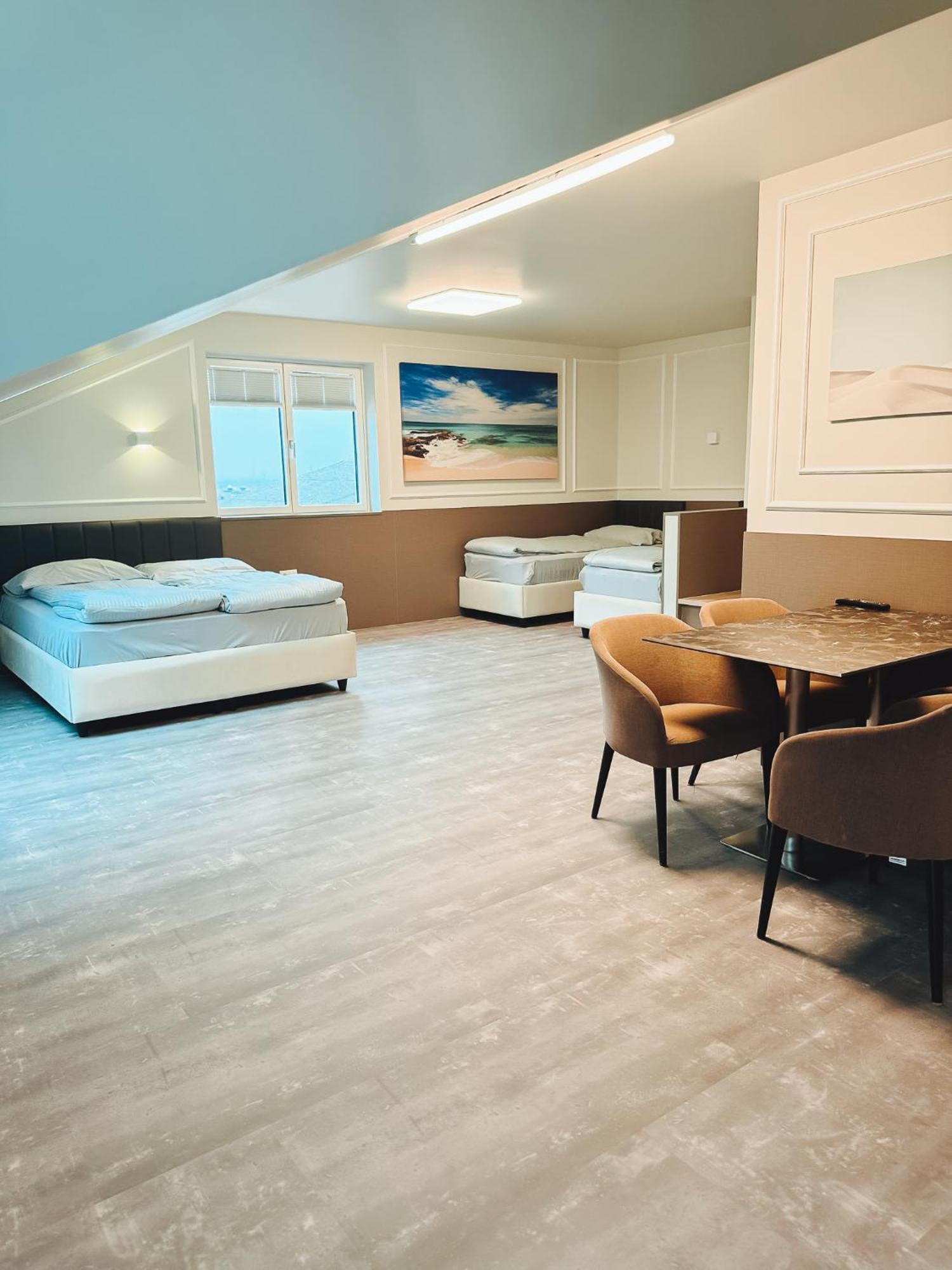 F Hotel 24H Check-In Hörsching Екстериор снимка