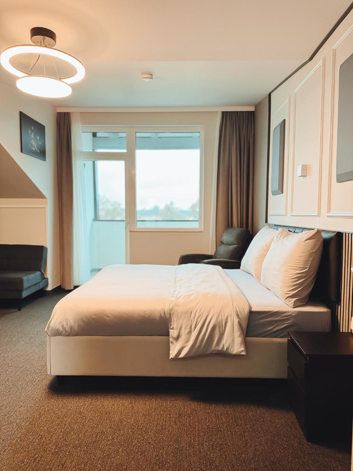 F Hotel 24H Check-In Hörsching Екстериор снимка