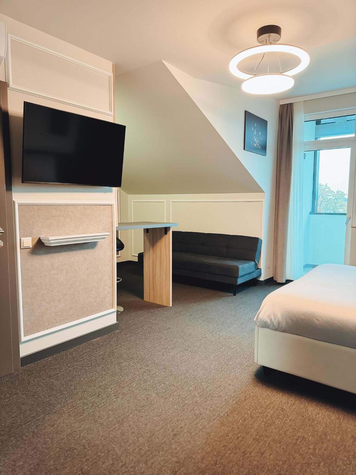 F Hotel 24H Check-In Hörsching Екстериор снимка