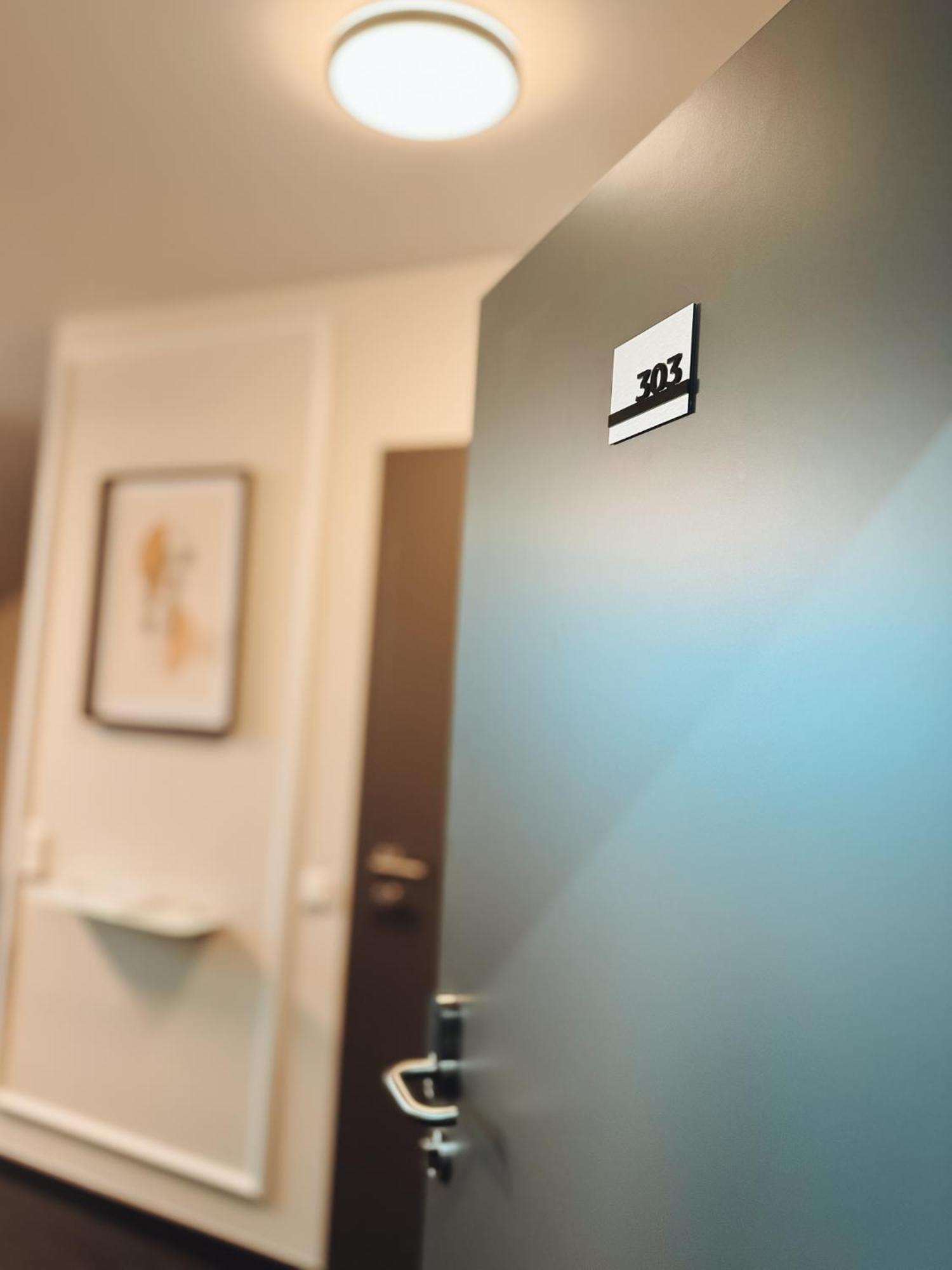 F Hotel 24H Check-In Hörsching Екстериор снимка