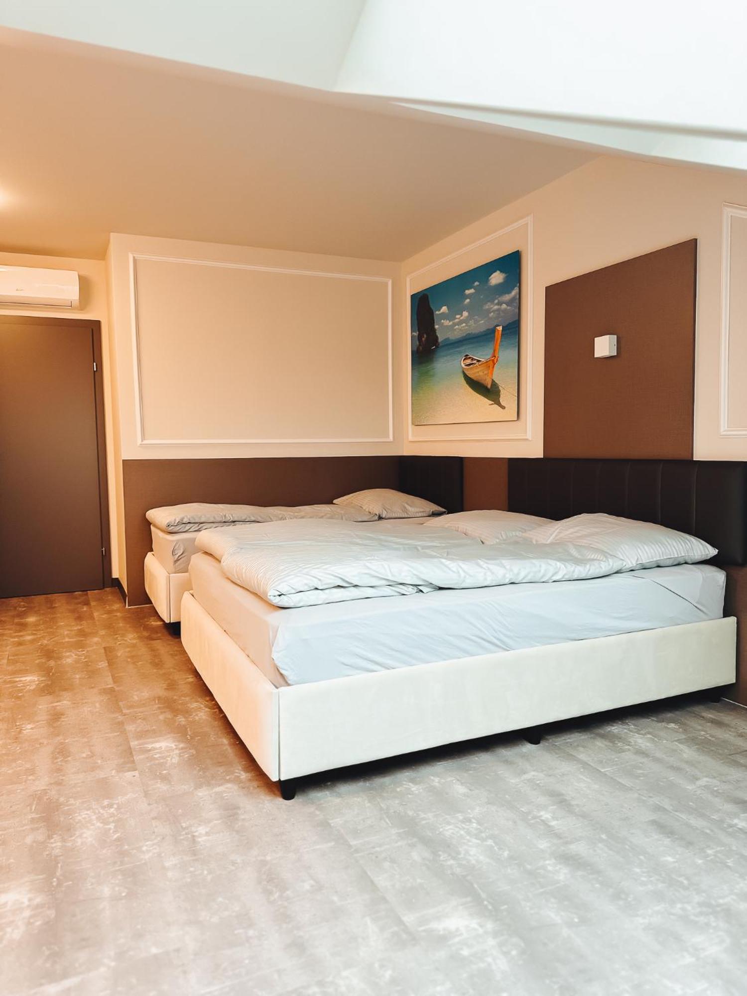 F Hotel 24H Check-In Hörsching Екстериор снимка