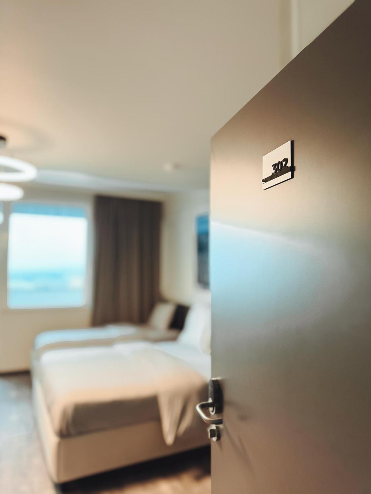 F Hotel 24H Check-In Hörsching Екстериор снимка