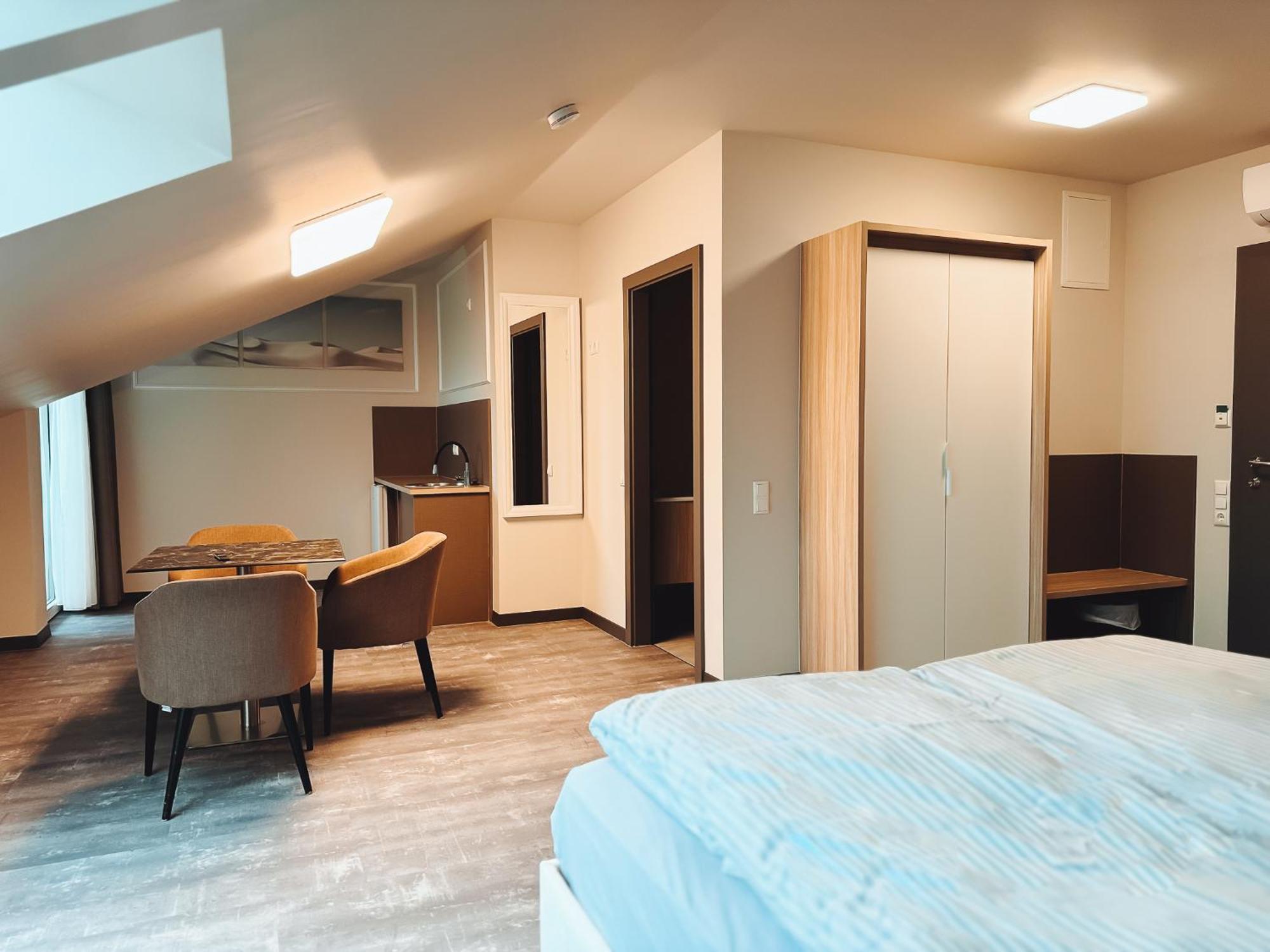 F Hotel 24H Check-In Hörsching Екстериор снимка