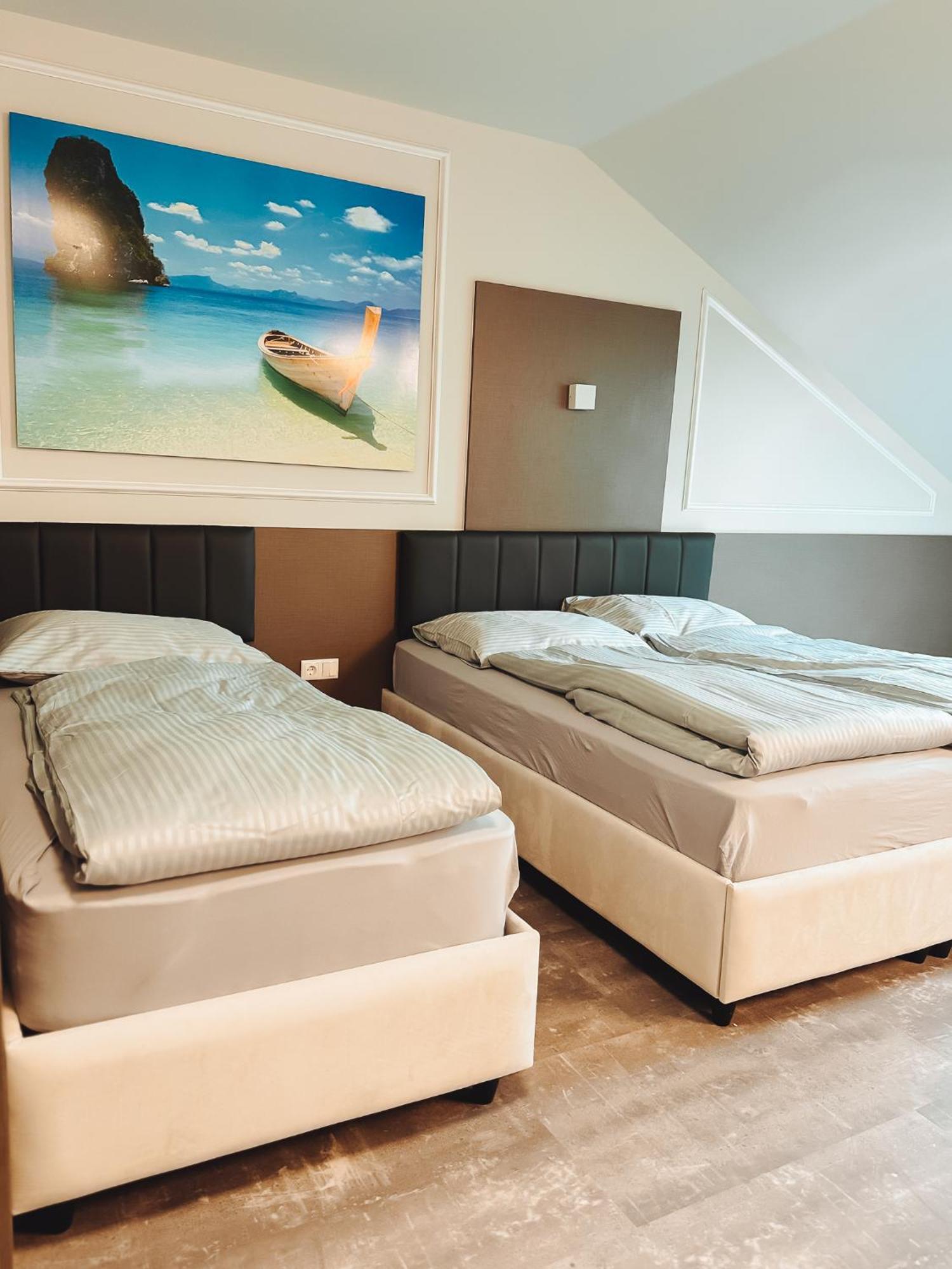 F Hotel 24H Check-In Hörsching Екстериор снимка