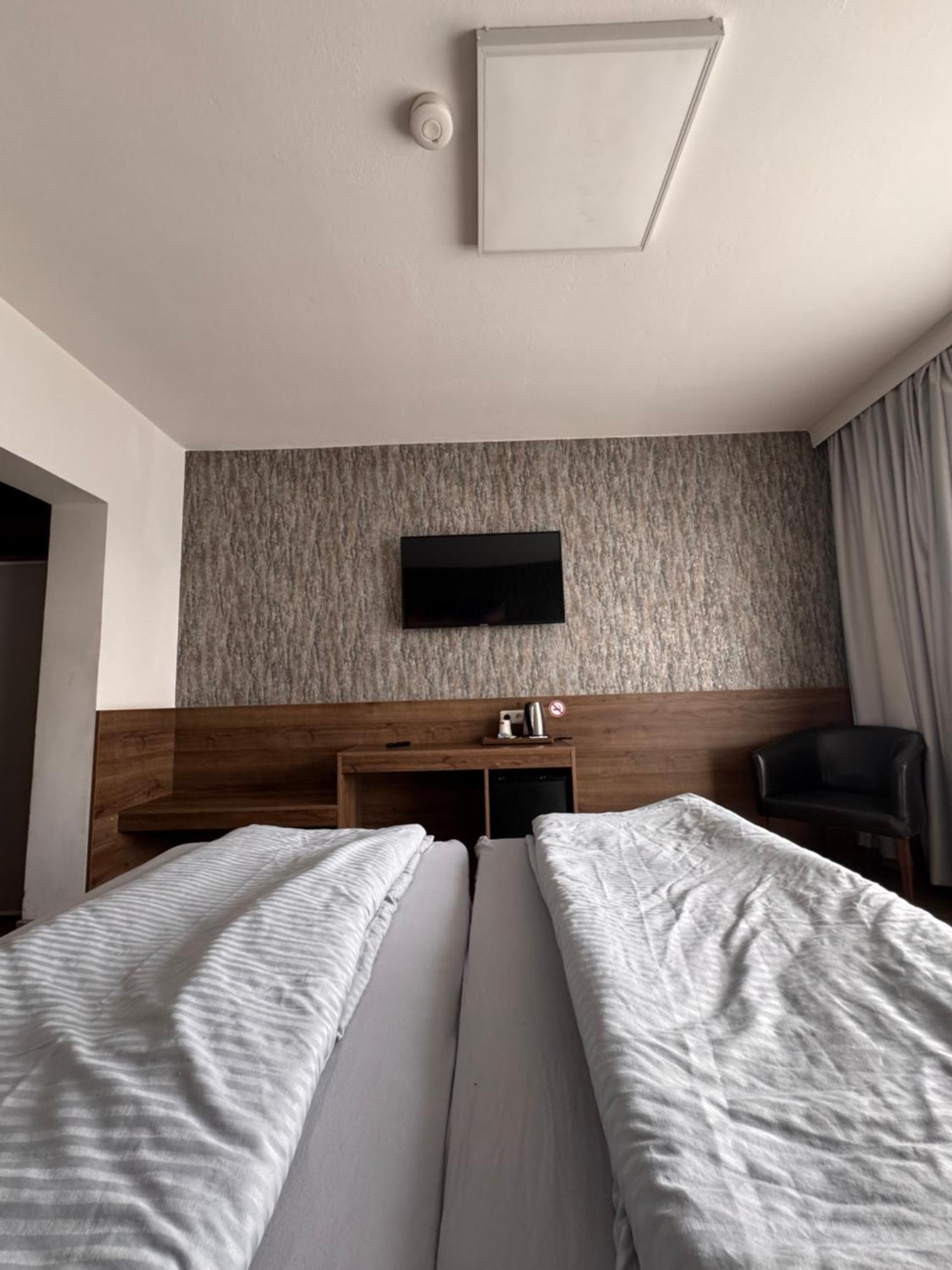 F Hotel 24H Check-In Hörsching Екстериор снимка