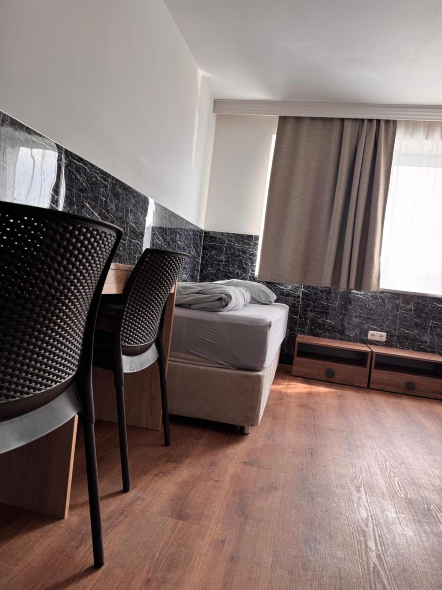 F Hotel 24H Check-In Hörsching Екстериор снимка