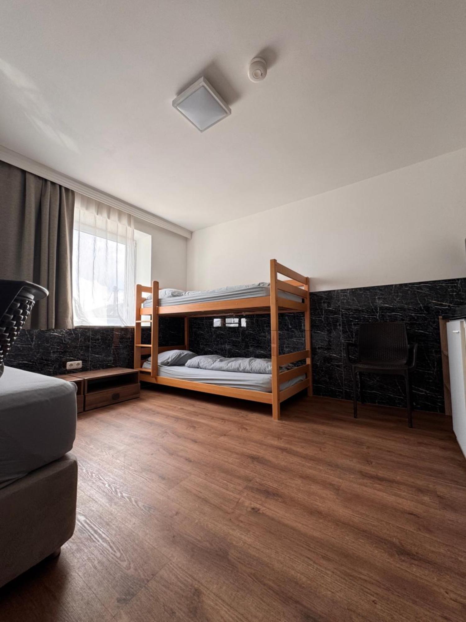 F Hotel 24H Check-In Hörsching Екстериор снимка