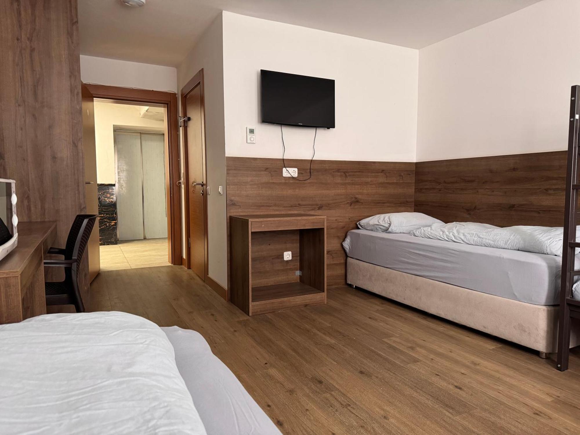 F Hotel 24H Check-In Hörsching Екстериор снимка