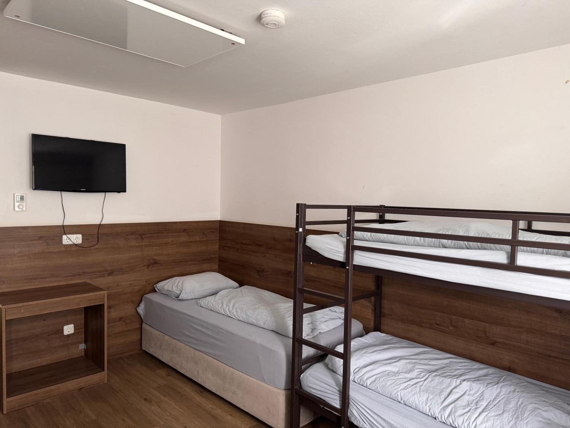 F Hotel 24H Check-In Hörsching Екстериор снимка
